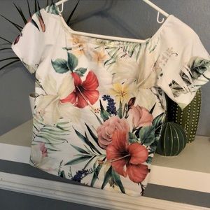 Floral off shoulder top sz small